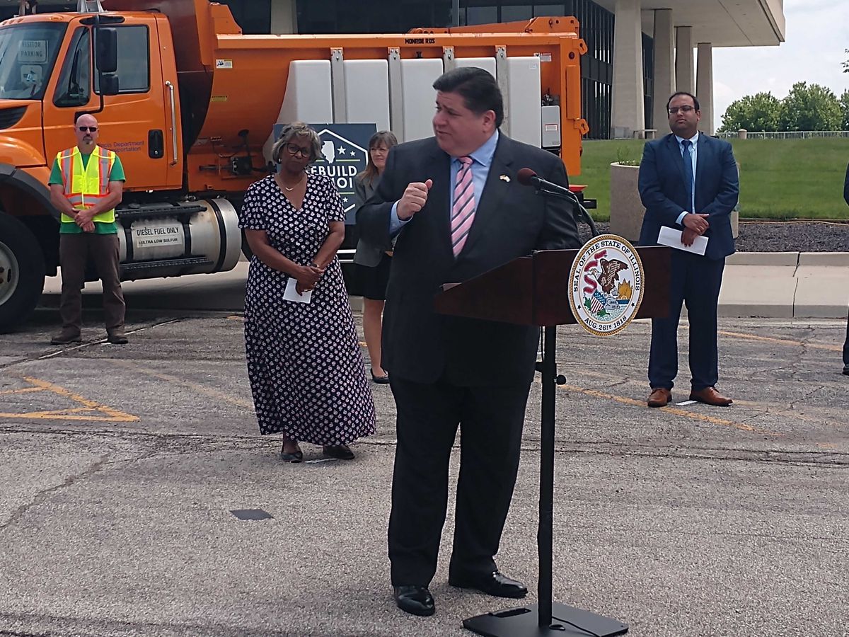 Mask off, Rebuild on? Pritzker touts nearly $21 billion
roads and bridges plan as ‘bolstering our pandemic
recovery’ 1