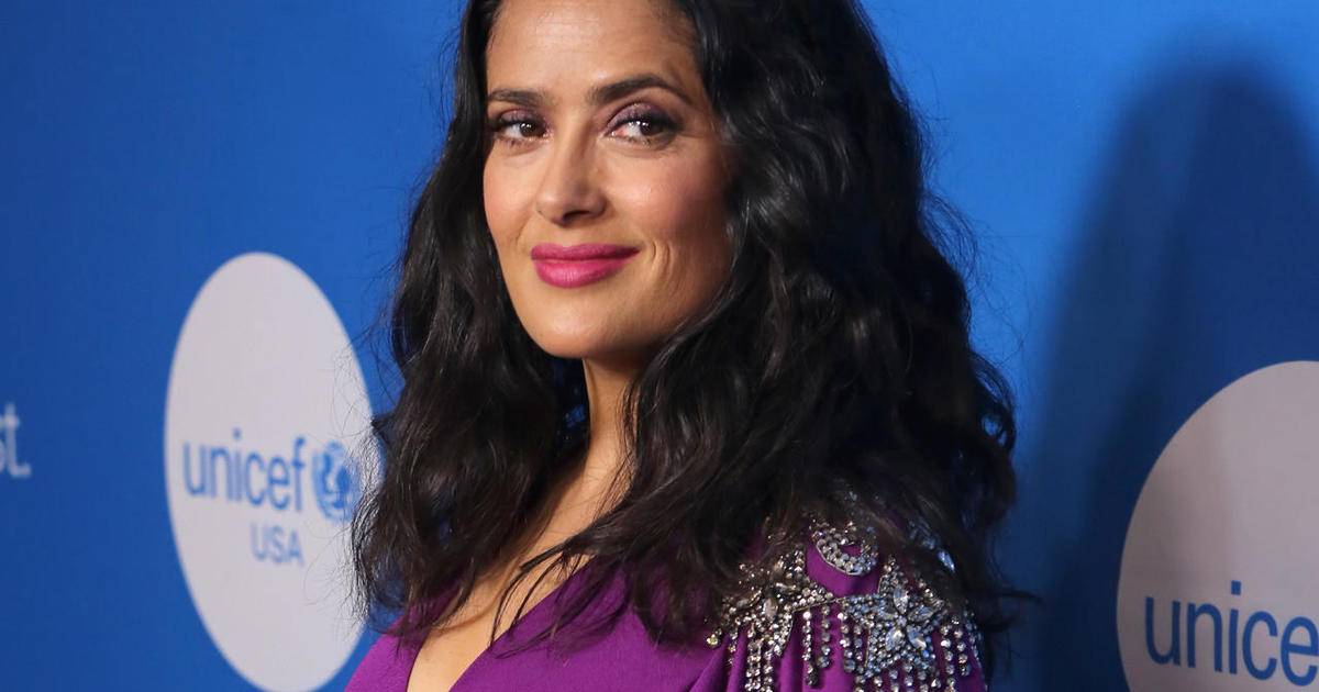 Salma Hayek says she battled a near-fatal case of
COVID-19 1