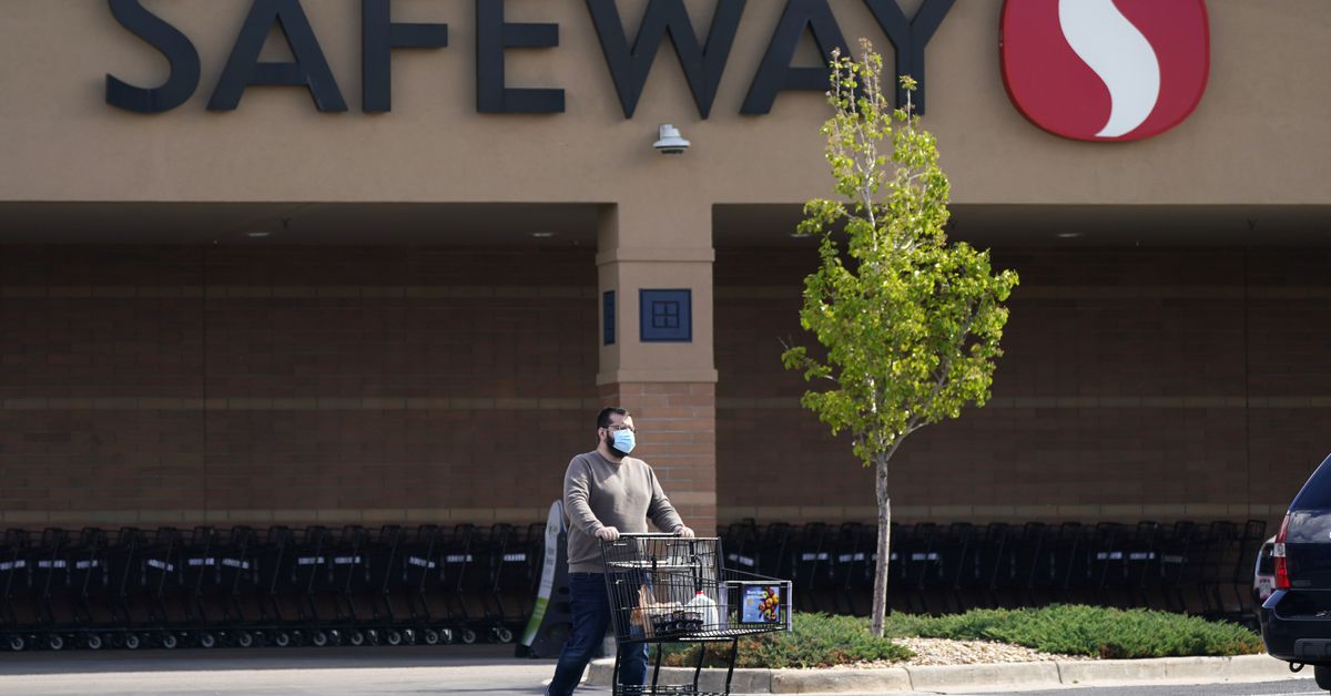 Nervous workers struggle to adjust to new mask
policies 1 Nervous workers struggle to adjust to new mask
policies 1