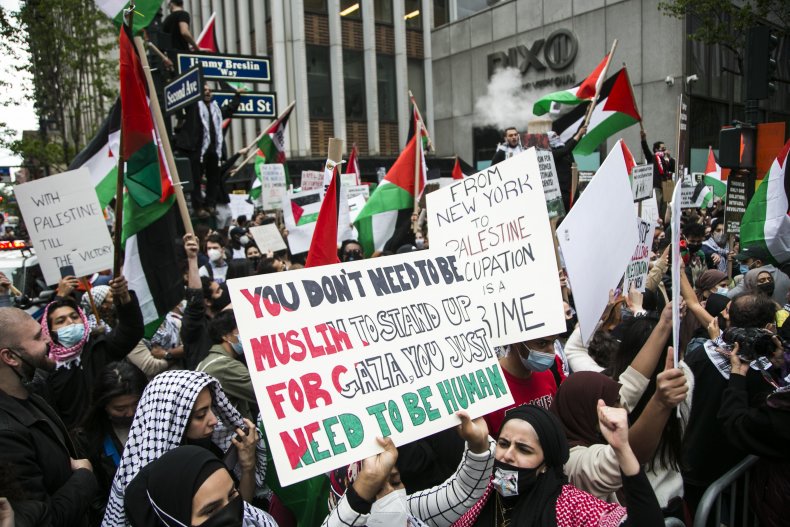 Pro-Palestine and Pro-Israel Protesters Clash as Cease-Fire
Announced 1