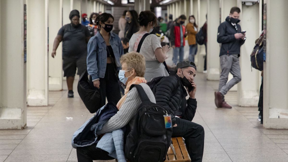 Coronavirus in Illinois updates: Here’s what’s happening
Friday with COVID-19 in the Chicago area 1 Coronavirus in Illinois updates: Here’s what’s happening
Friday with COVID-19 in the Chicago area 1