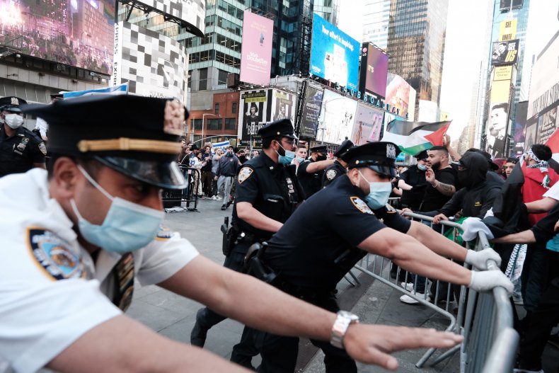 Jewish Man Beaten by Pro-Palestinian Protesters in Times
Square Video 1