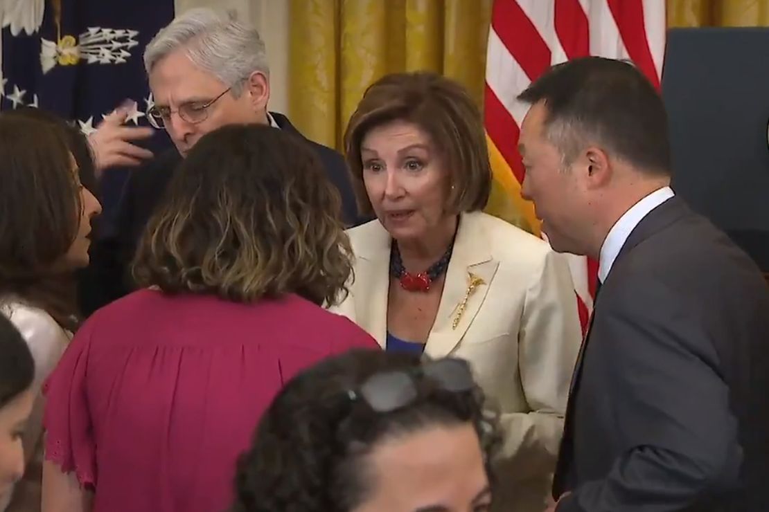 [WATCH] Hypocrite Pelosi Goes Maskless at White House Event,
Social Media Erupts 1