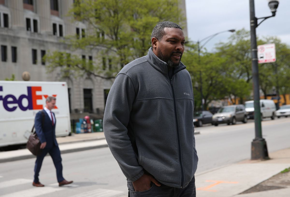 Police board clears officer of lying about excessive force,
determining there was no proof his punch landed 1 Police board clears officer of lying about excessive force,
determining there was no proof his punch landed 1