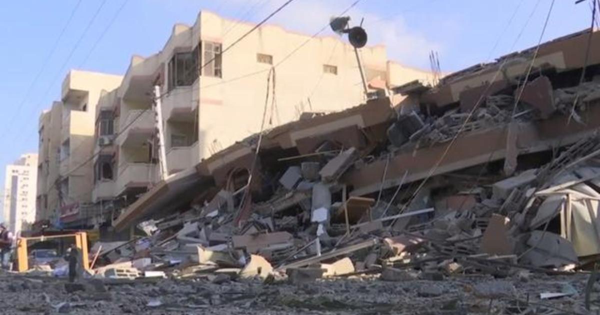 Palestinian protesters clash with Israeli police hours after
cease-fire begins 1