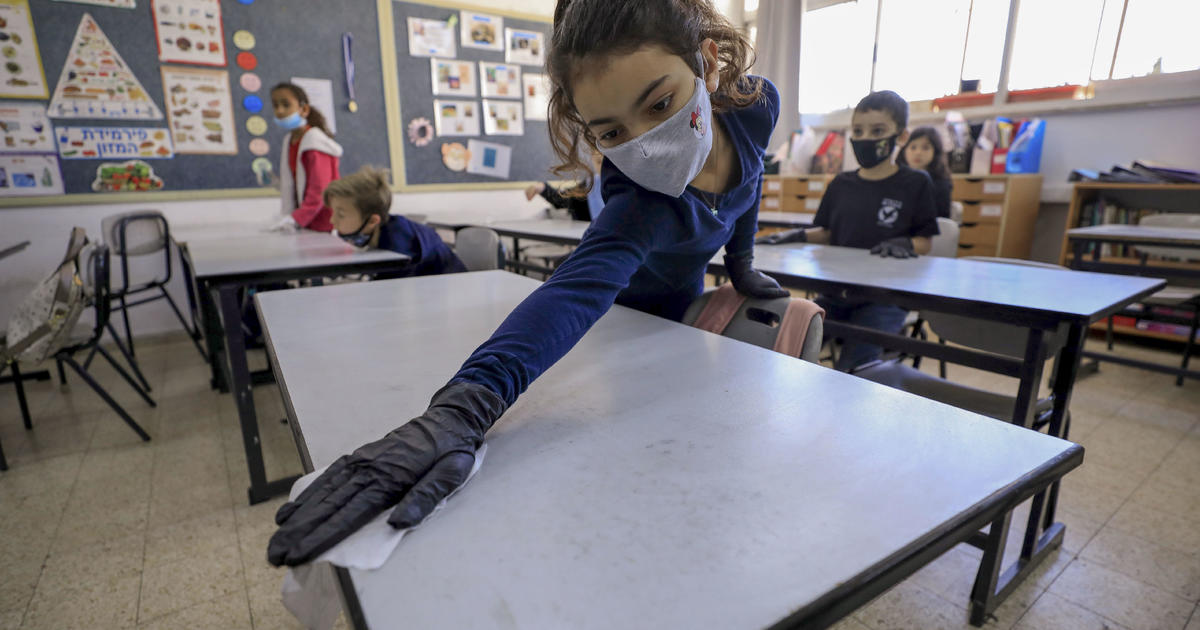 Ventilation and mask rules in schools reduce COVID cases,
study finds 1