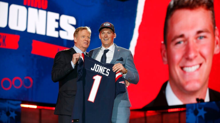 Mac Jones or Cam Newton: Julian Edelman weighs in on the
Patriots' quarterback battle 1