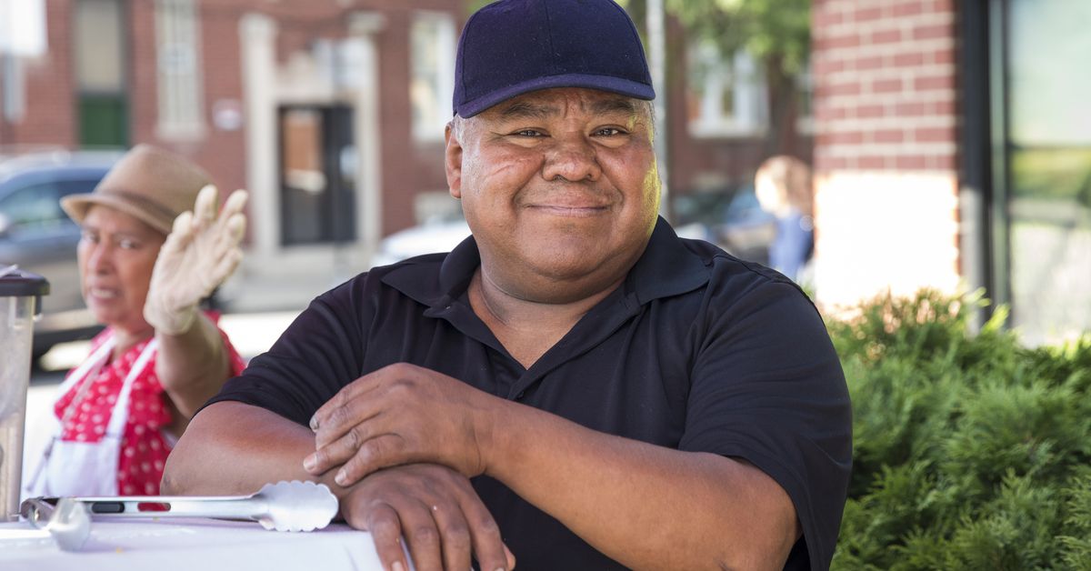 Felipe Vallarta, cherished Rogers Park elotero, dies from
COVID-19 1