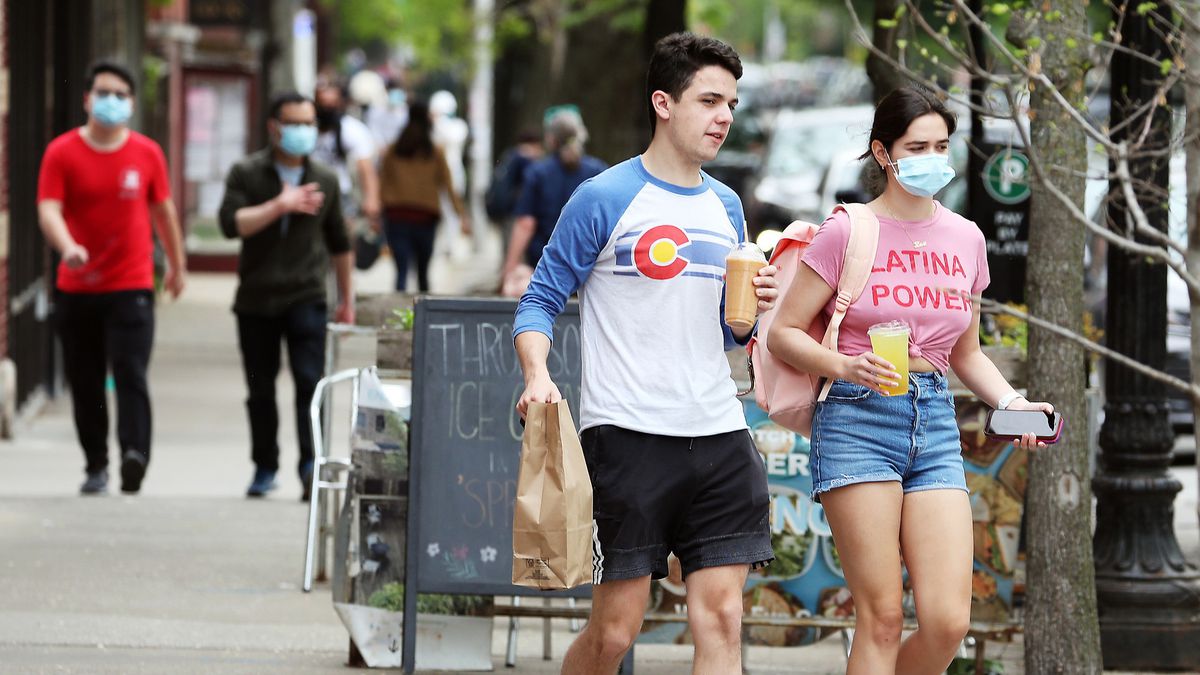 Coronavirus in Illinois updates: Here’s what’s happening
Tuesday with COVID-19 in the Chicago area 1 Coronavirus in Illinois updates: Here’s what’s happening
Tuesday with COVID-19 in the Chicago area 1