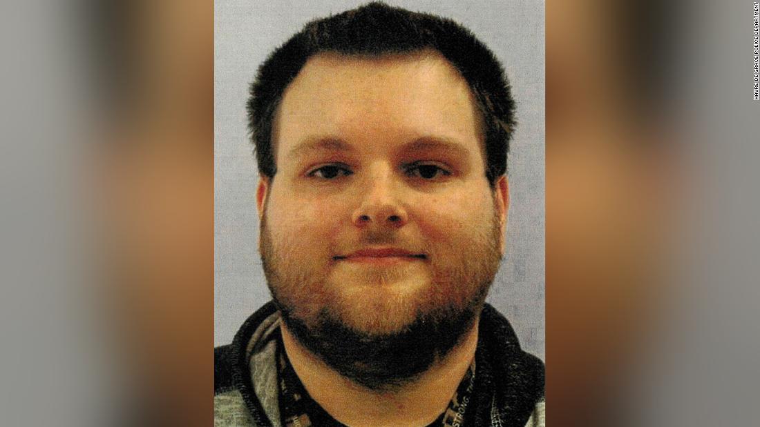 Maryland man accused of trying to run over officers and
crashing into police station 1