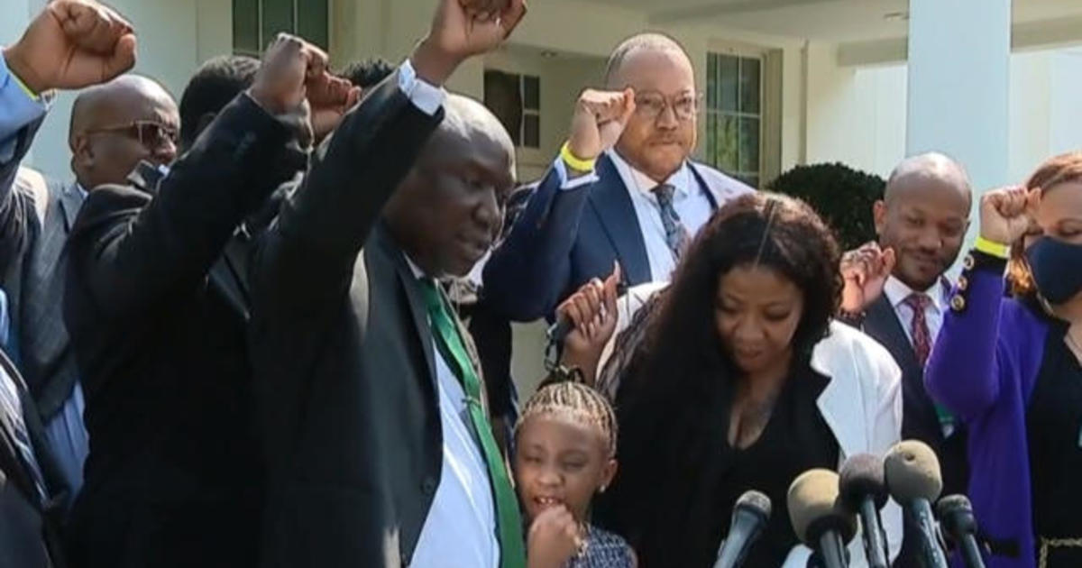 George Floyd’s family meets with Biden 1 year after
murder 1