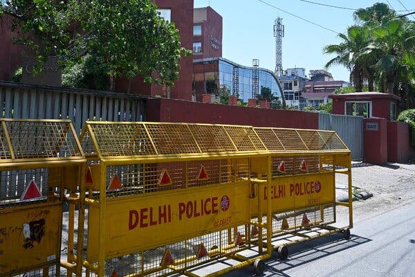 Indian Police Visit Twitter Offices as Modi Goes on Pandemic
Offense 1