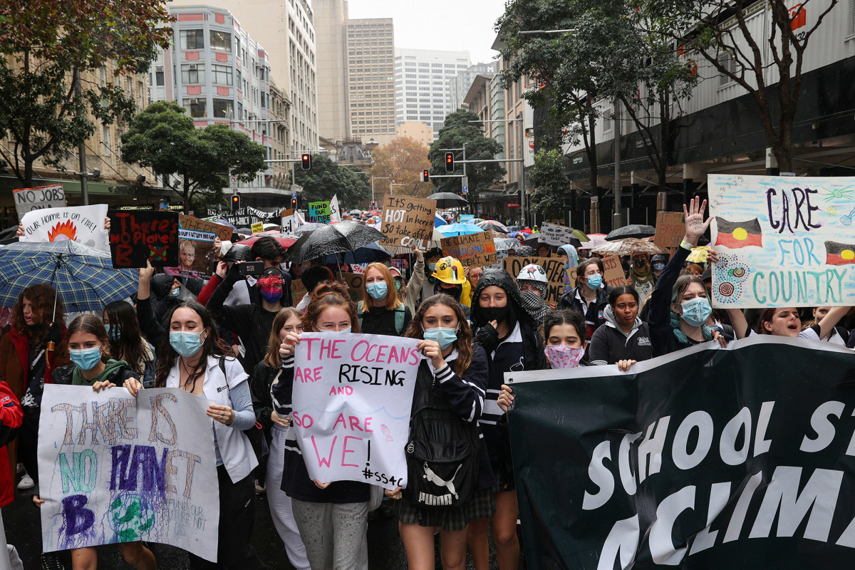 Pressure builds for schools to put climate change study on
curriculum 1