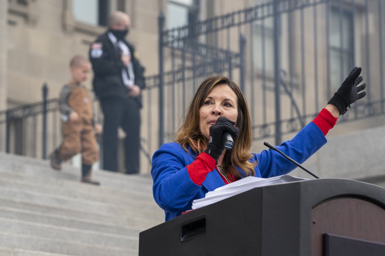 Idaho Gov. Brad Little Calls Lt. Gov. 'Irresponsible,'
Reverses Her School Mask Mandate Ban 1