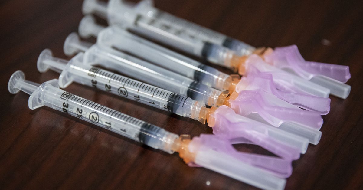 802 new Illinois COVID-19 cases as infection numbers keep
improving 1