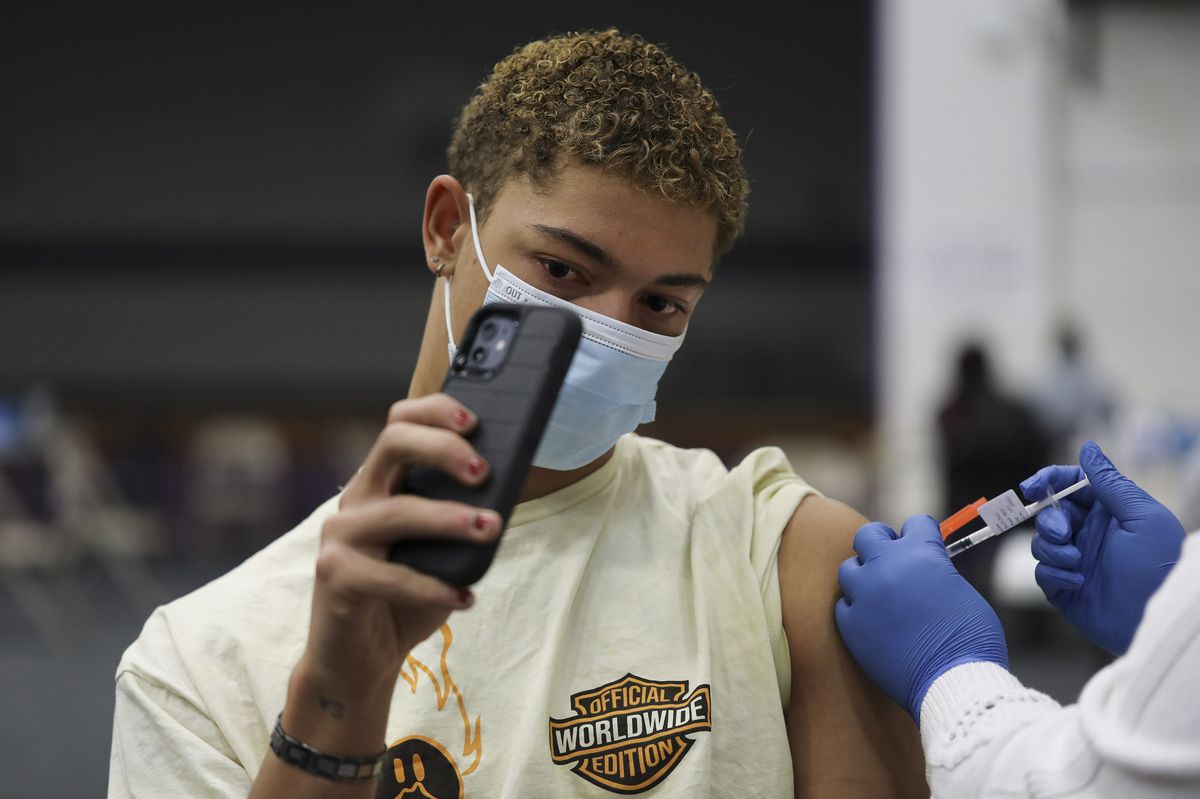 Chicago-based TikTok influencer promotes COVID-19 vaccine to
his peers: ‘I want to party’ 1