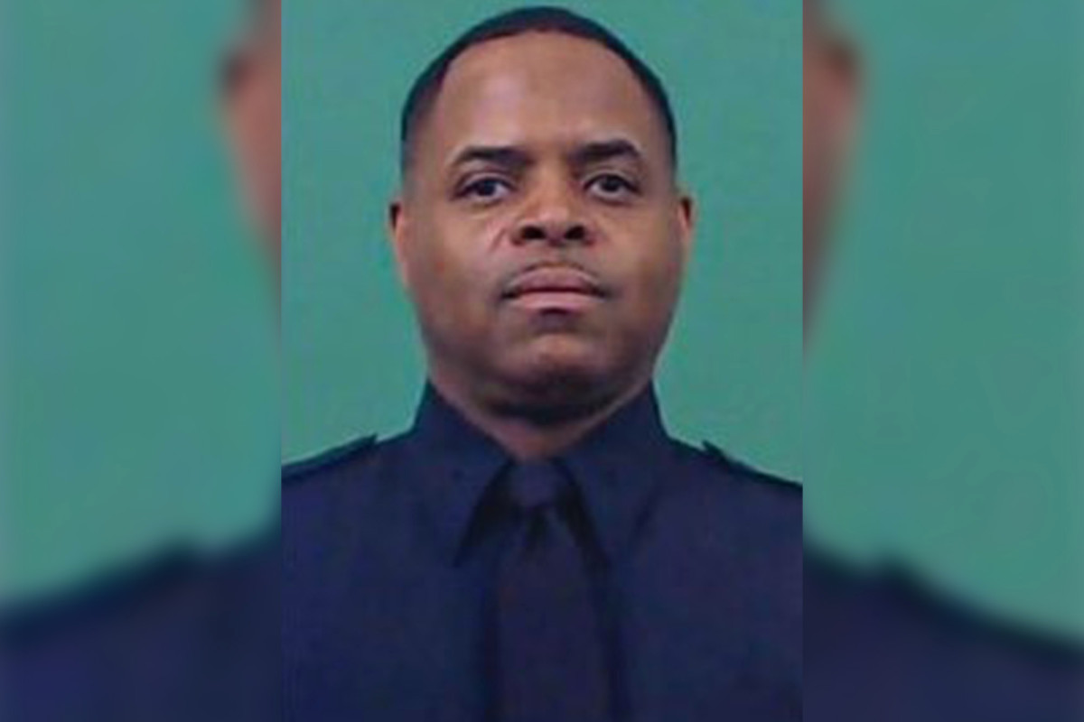 Veteran NYPD Detective Stanley Dash dies from
COVID-19 1 Veteran NYPD Detective Stanley Dash dies from
COVID-19 1