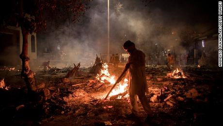 Banks are scrambling to protect their back office workers
from India's Covid surge 1