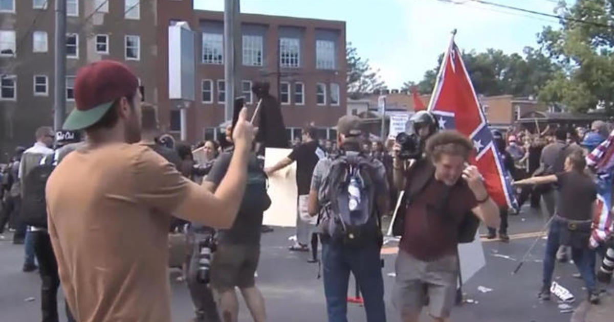 Trump equviocates white supremacists and
counter-protesters 1