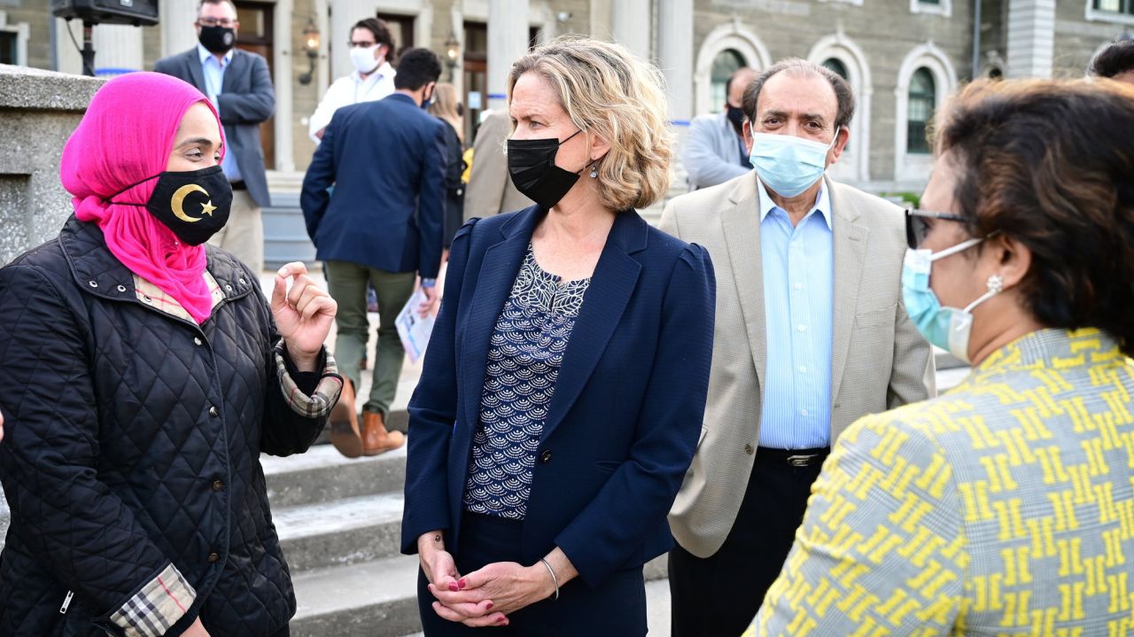 Laura Curran urges Nassau to help with India COVID-19
crisis 1