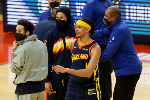 Warriors’ Damion Lee tested positive for COVID-19 despite
receiving vaccine 1
