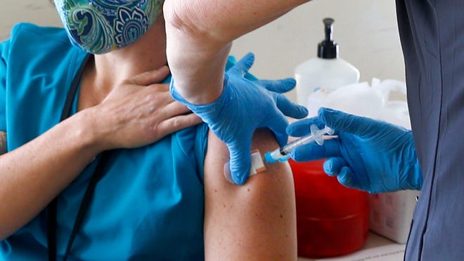 India records 400K cases in single day, a new global high;
Blackfeet Tribe shares vaccine with relatives in Canada: Live
COVID-19 updates 1