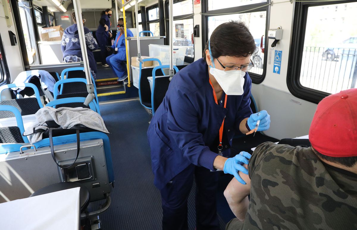 Coronavirus in Illinois updates: Here’s what’s happening
Friday with COVID-19 in the Chicago area 1 Coronavirus in Illinois updates: Here’s what’s happening
Friday with COVID-19 in the Chicago area 1