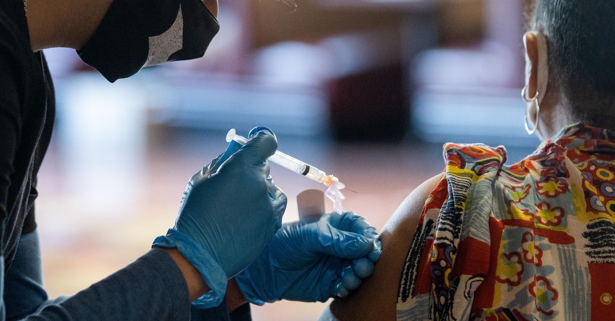 Vaccination rate sinks to lowest point in almost 2 months as
COVID-19 kills 32 more Illinoisans 1