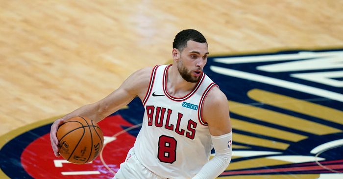 Bulls guard Zach LaVine is out of quarantine and makes
courtside visit 1