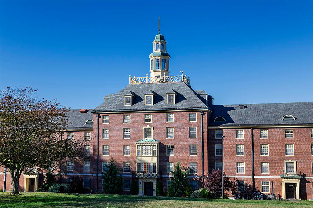 UMass Amherst students suspended for partying outside
without masks 1