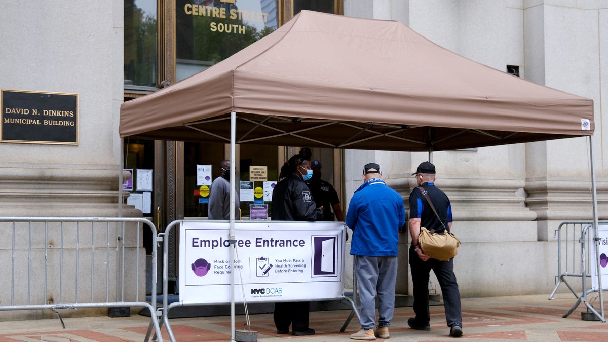 TGIEveryday: City employees, nervous and excited, return to
their offices after daunting pandemic absences 1 TGIEveryday: City employees, nervous and excited, return to
their offices after daunting pandemic absences 1