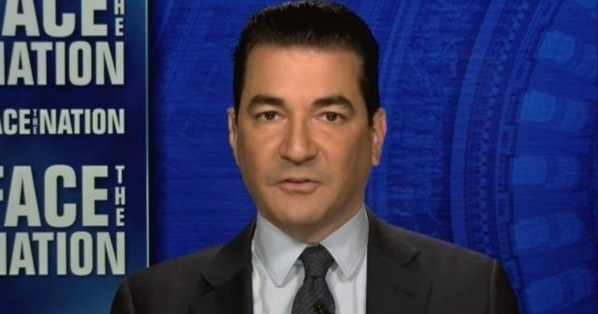 Gottlieb calls for easing restrictions on indoor gatherings
as COVID-19 cases drop 1