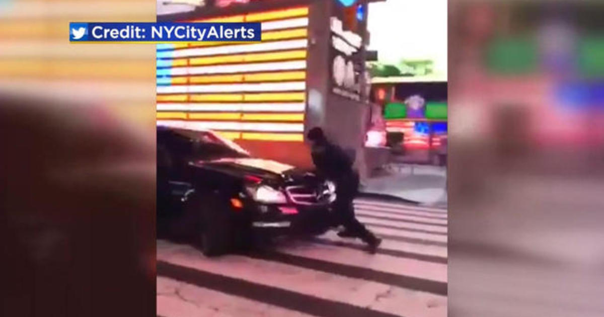 Driver strikes NYPD officer in Times Square 1