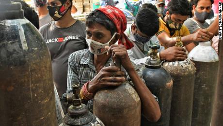 Fauci joins calls for nationwide lockdown in India 1
