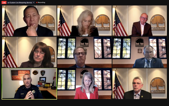 Danville residents urge police chief to hold officers
accountable after killings 1
