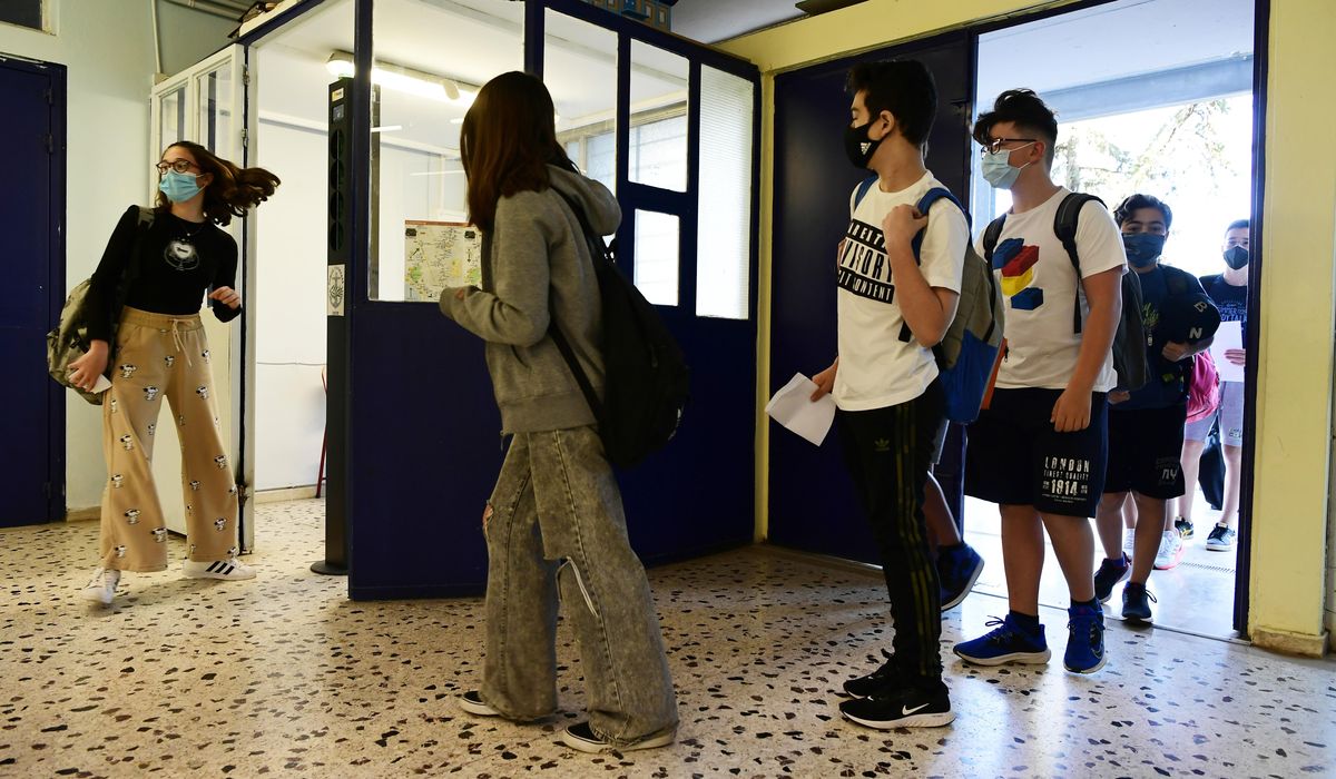 Primary, junior high schools, courts, reopen in
Greece 1