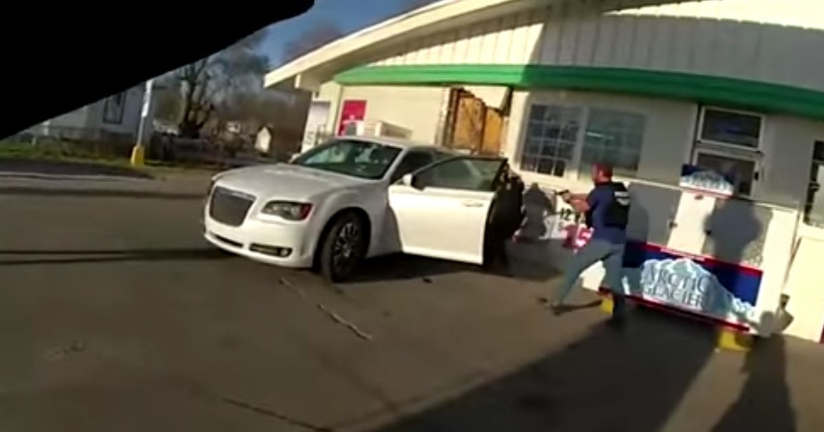 Cops Who Killed Suspect as He Dragged Officers with Car
Won’t Be Charged 1