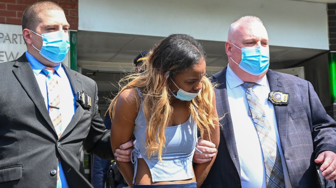 Hempstead woman indicted in fatal hit & run that
killed NYPD officer, Queens DA says 1