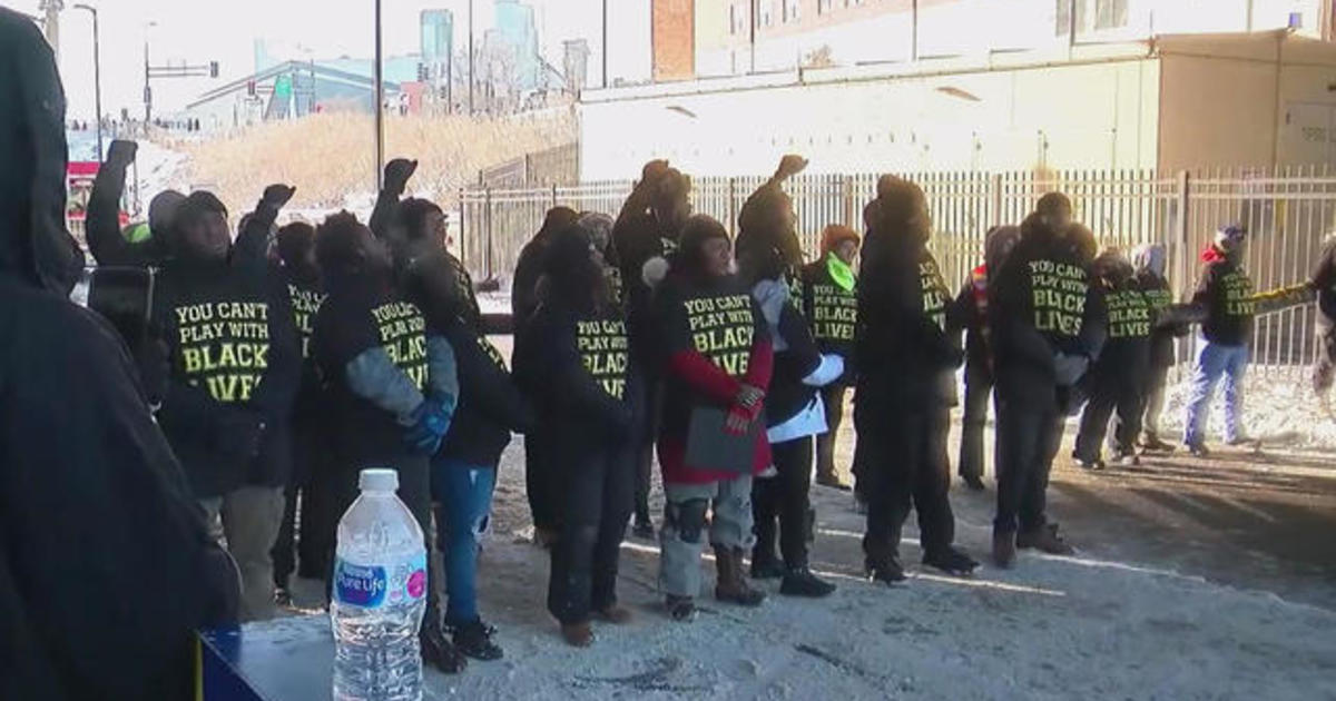 Protesters block light-rail in Minneapolis, ahead of Super
Bowl 1