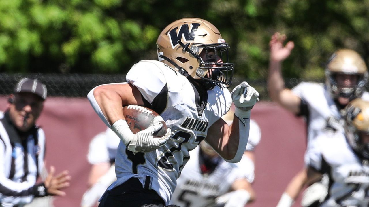 Tyler Martini, Mark Maniet power Wantagh past North Shore
for Class IV football crown 1