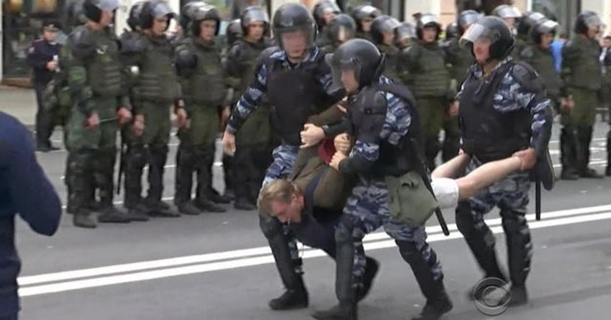 Putin rival arrested as anti-corruption protests sweep
Russia 1