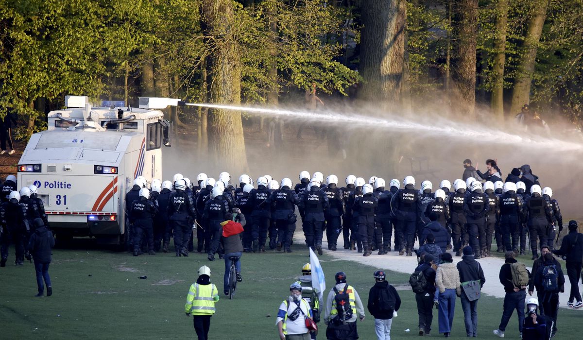 Belgian police detain 132 in virus restrictions
protest 1