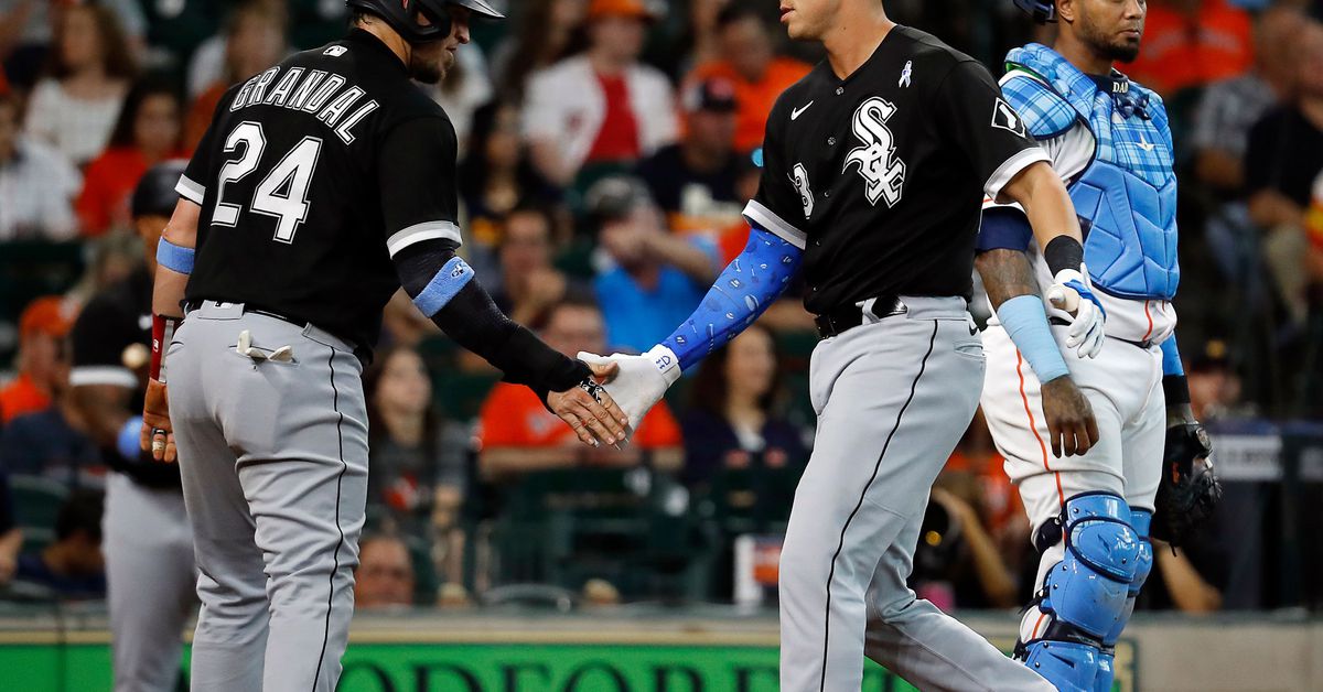 White Sox front office ‘will do all they can’ before trade
deadline, La Russa says 1