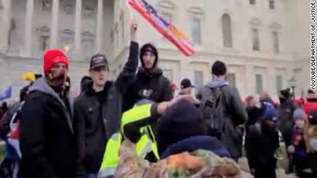 New video from Capitol riot shows Trump supporter convicted
of statutory rape heckling police 1