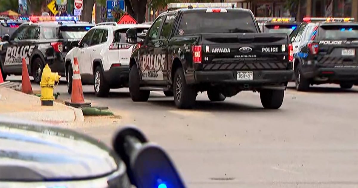 Police officer, suspected gunman among 3 dead in Colorado
shooting 1