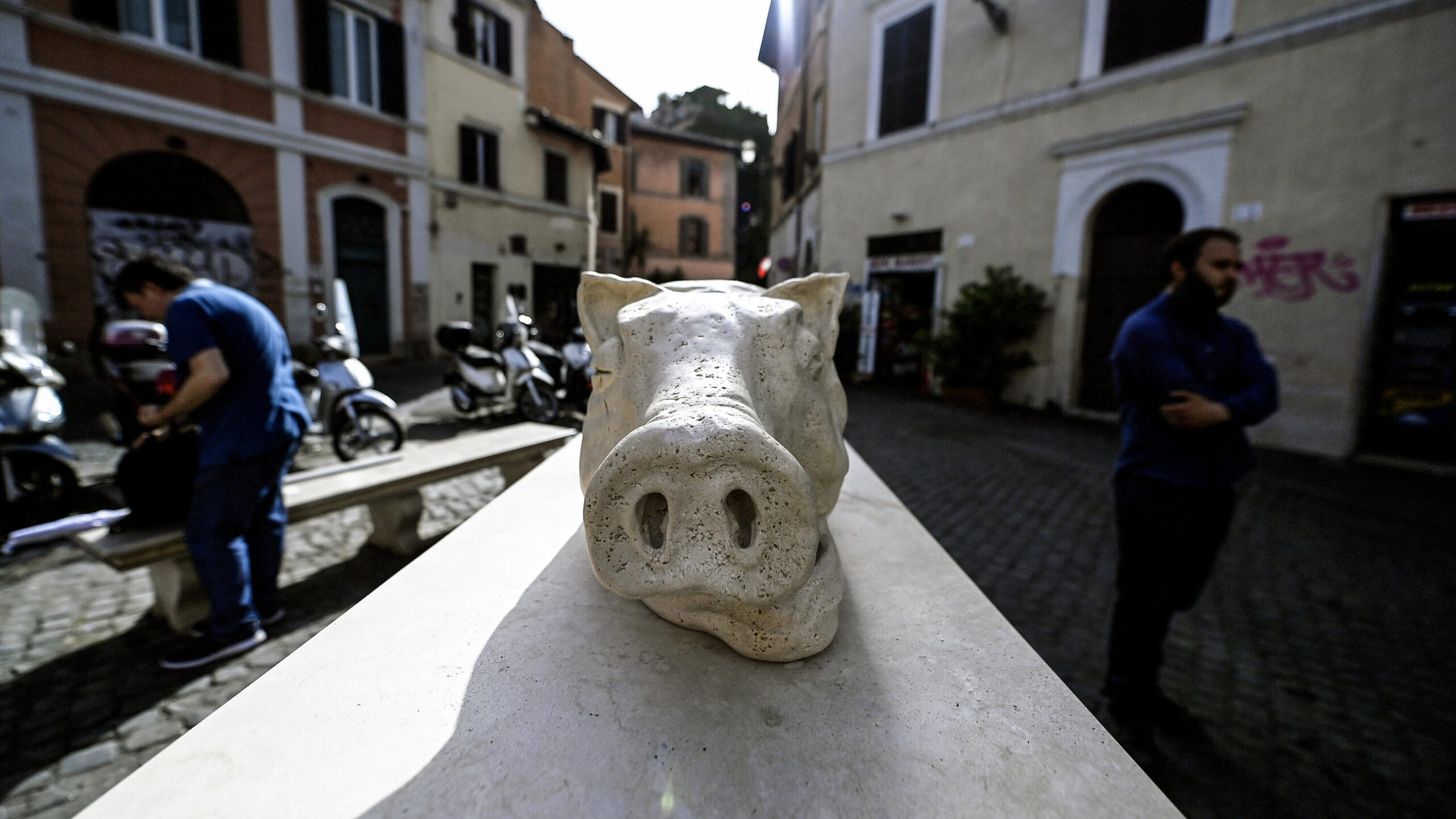 Roast Pig Statue in Rome Draws Animal Rights
Protests 1