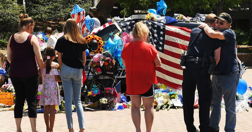 Bystander Who Intervened in Shooting of Officer Was Fatally
Shot by Police 1