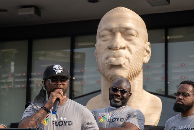 'Larger than life' George Floyd statues unveiled to mark
Juneteenth in US cities 1