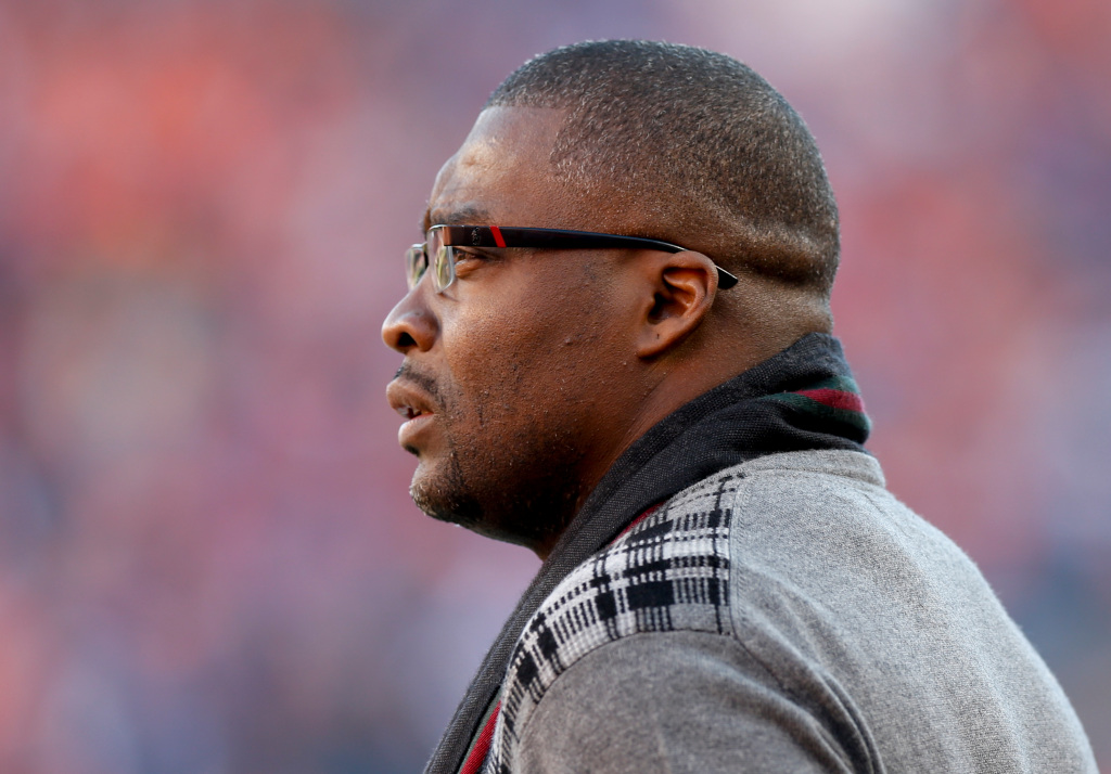 Kiszla: When encouraging Broncos to get COVID-19 vaccine,
Ring of Fame receiver Rod Smith spoke to team from his aching
heart 1