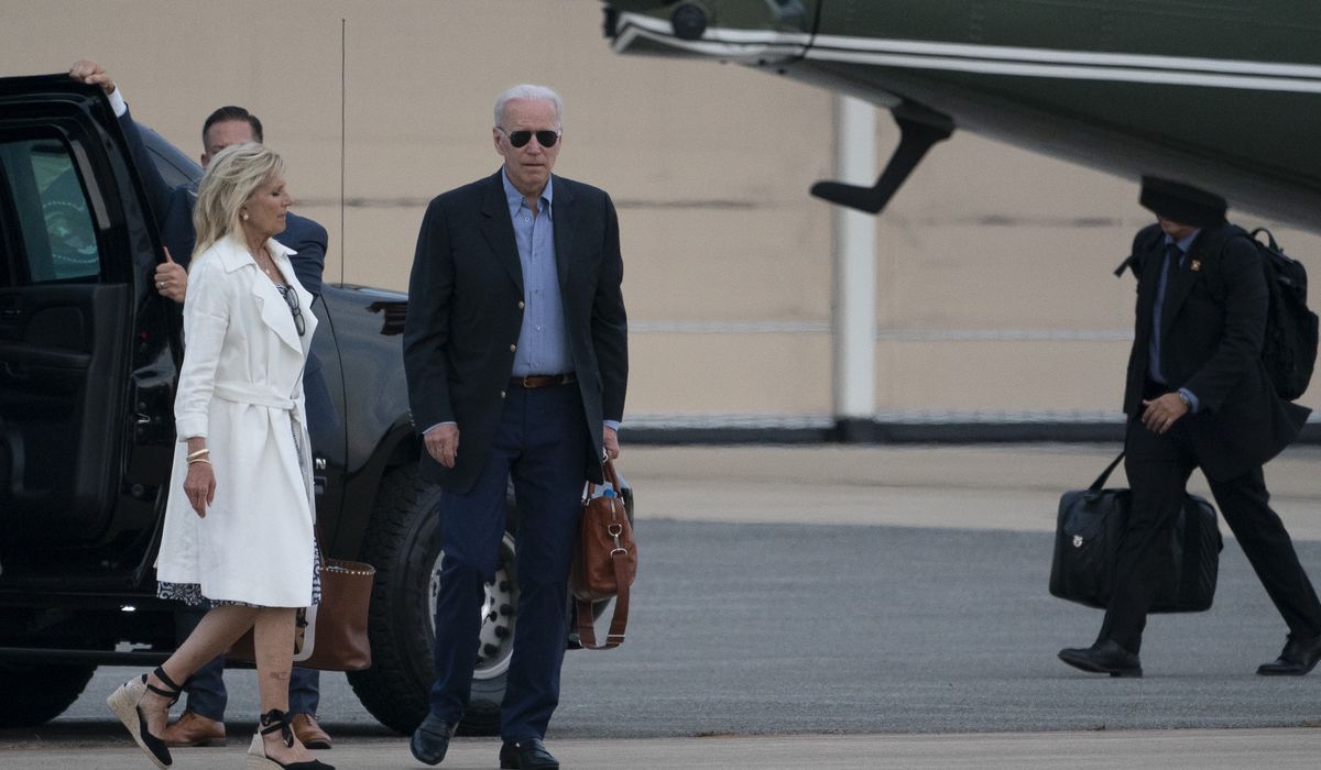 Bidens to aggressively push COVID-19 vaccines in North
Carolina, Florida 1 Bidens to aggressively push COVID-19 vaccines in North
Carolina, Florida 1